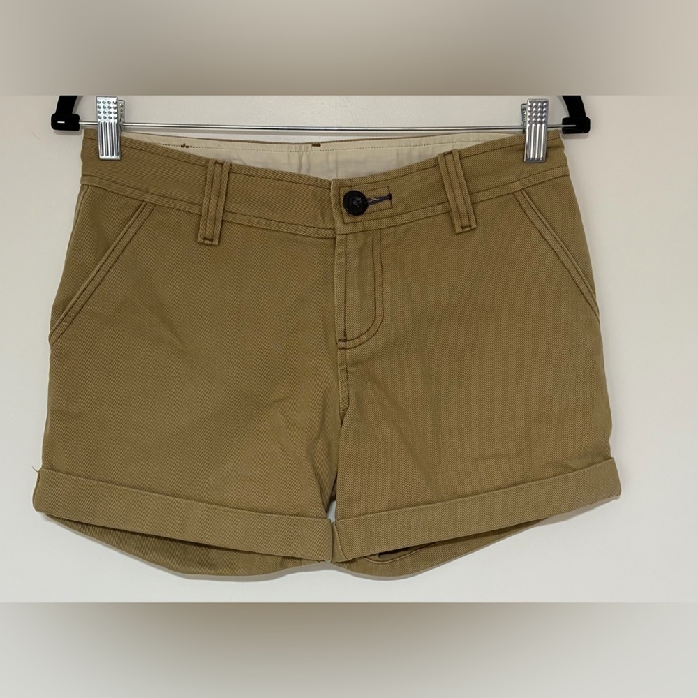 Classic Roll-Cuff Women’s Shorts in Khaki